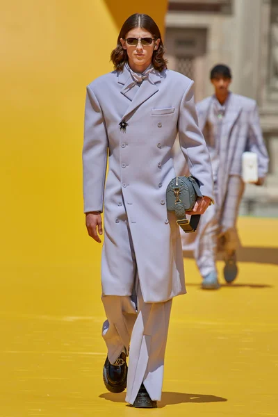 Look 2